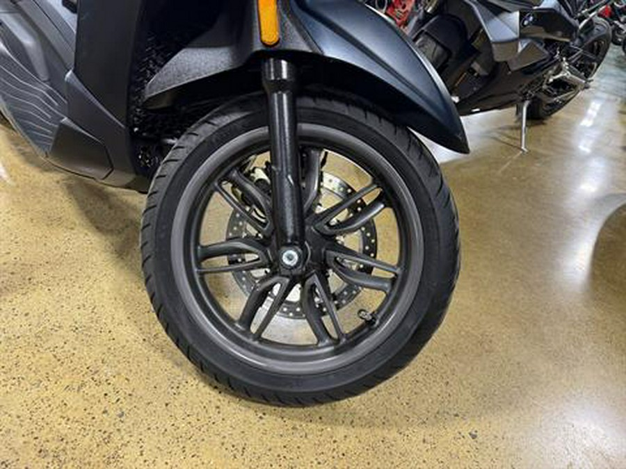 2024 Piaggio BV 400 Deep Black