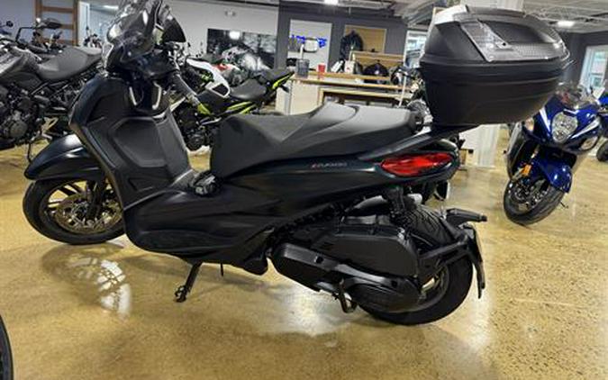 2024 Piaggio BV 400 Deep Black