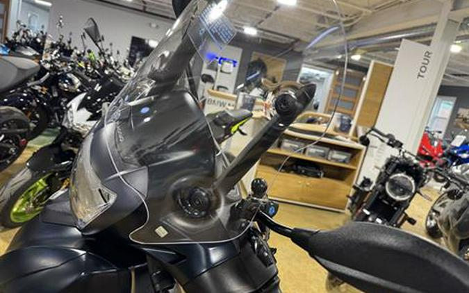 2024 Piaggio BV 400 Deep Black