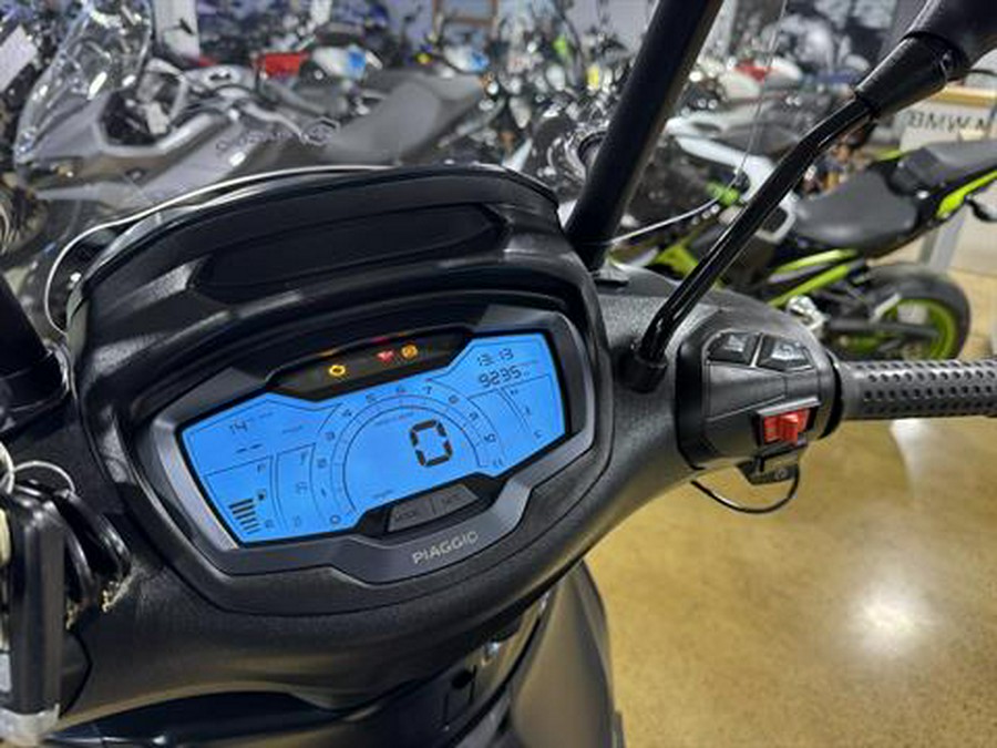 2024 Piaggio BV 400 Deep Black