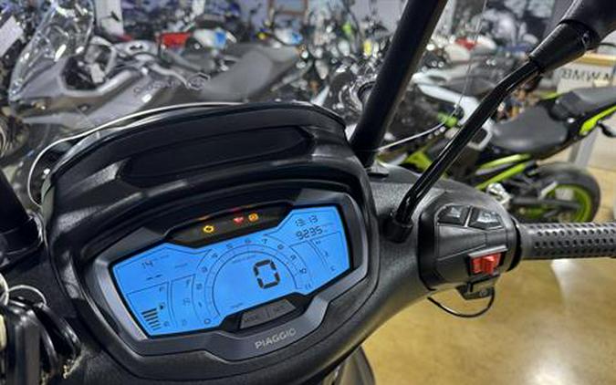 2024 Piaggio BV 400 Deep Black