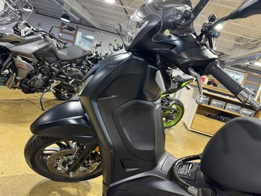 2024 Piaggio BV 400 Deep Black