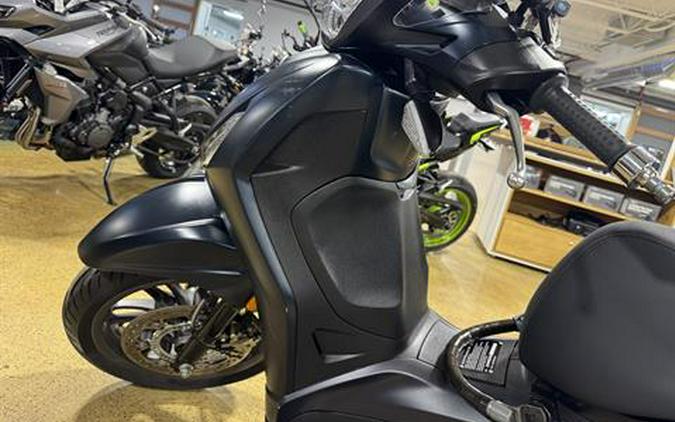 2024 Piaggio BV 400 Deep Black