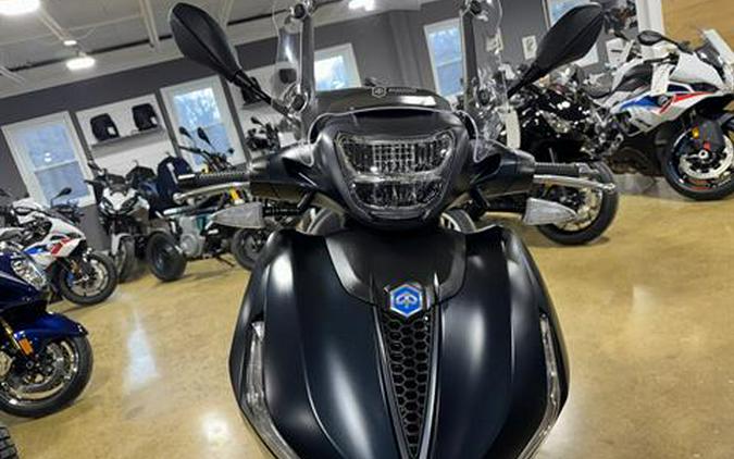 2024 Piaggio BV 400 Deep Black