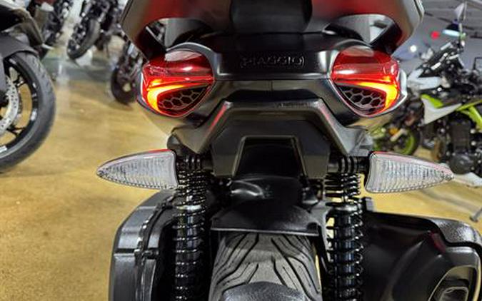 2024 Piaggio BV 400 Deep Black