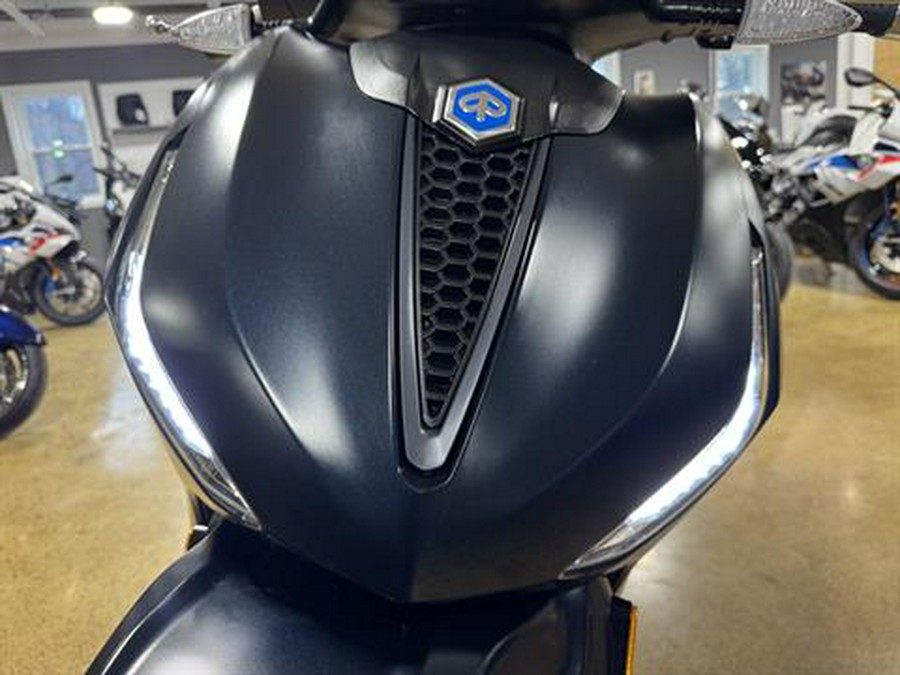 2024 Piaggio BV 400 Deep Black
