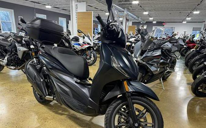 2024 Piaggio BV 400 Deep Black