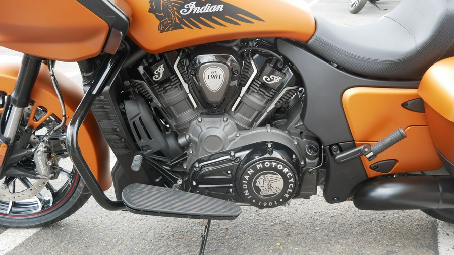 2022 Indian Motorcycle Challenger® Dark Horse® Icon