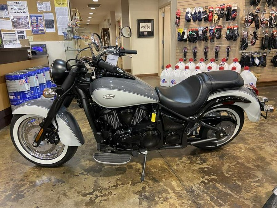 2024 Kawasaki Vulcan® 900 Classic