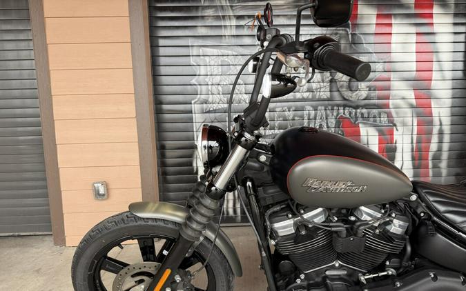 2018 Harley-Davidson® Street Bob® Industrial Gray Denim/Black Denim