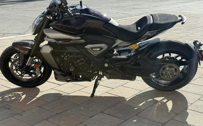 2026 Ducati XDiavel V4 Black Lava