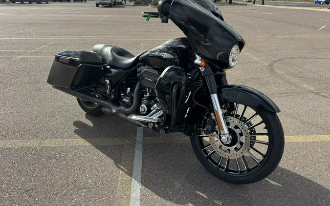 2016 Harley-Davidson® CVO™ Street Glide®