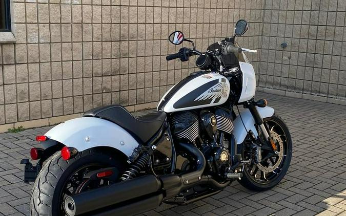 2024 Indian Motorcycle® Sport Chief Ghost White Metallic Smoke