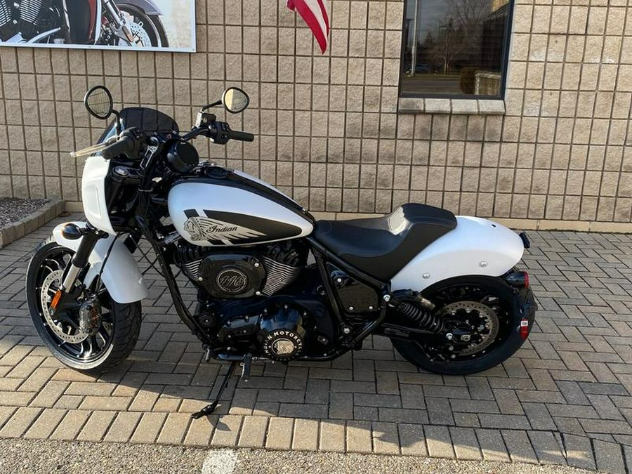 2024 Indian Motorcycle® Sport Chief Ghost White Metallic Smoke