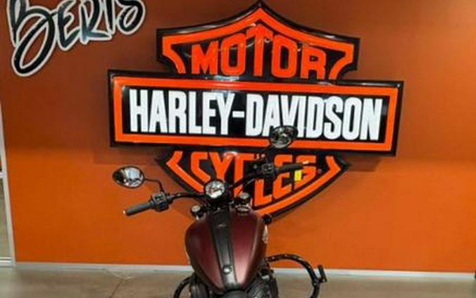 2023 Indian Motorcycle® Chief® ABS Maroon Metallic Smoke