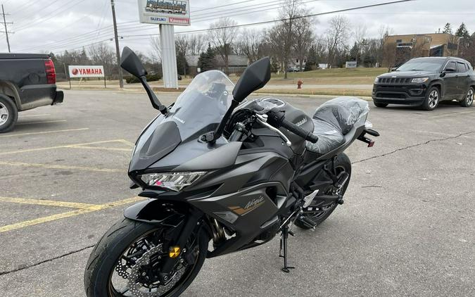 2023 Kawasaki Ninja® 650 Metallic Matte Graphenesteel Gray/Ebony