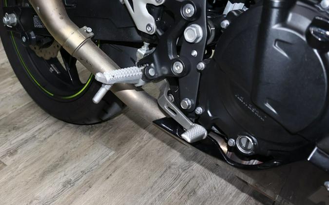 2021 Kawasaki Ninja 400 ABS Metallic Gray/Metallic Magnetic Dar