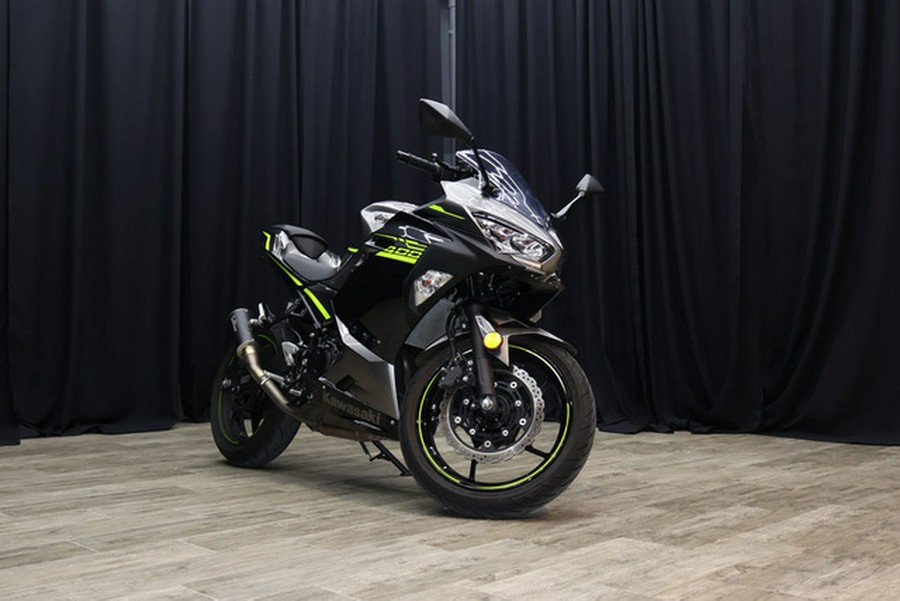 2021 Kawasaki Ninja 400 ABS Metallic Gray/Metallic Magnetic Dar