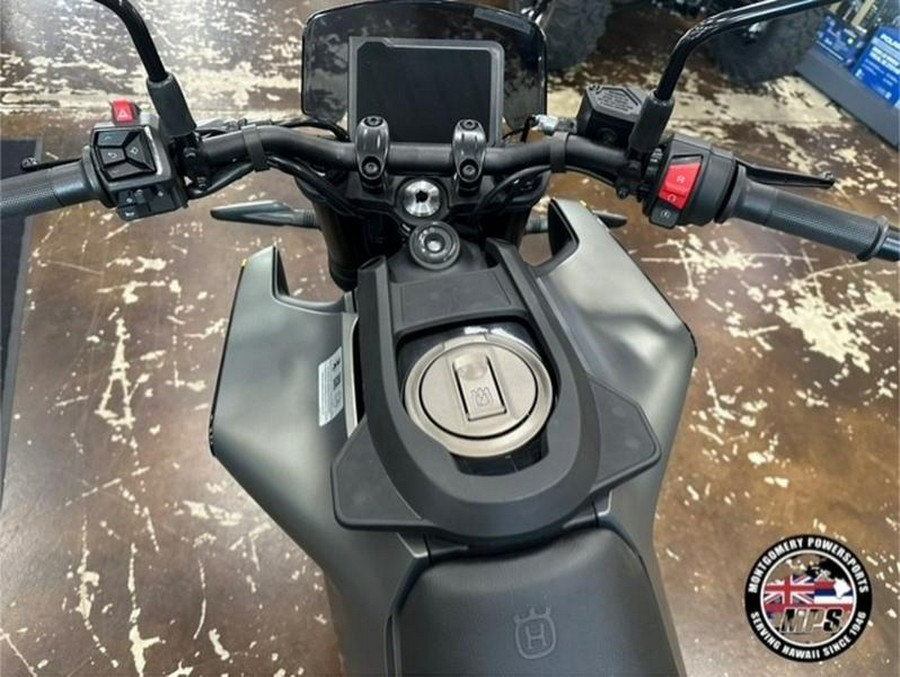 2024 Husqvarna® Svartpilen 401