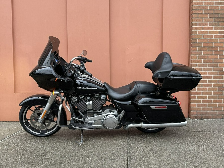 Harley-Davidson® Road Glide® Vivid Black