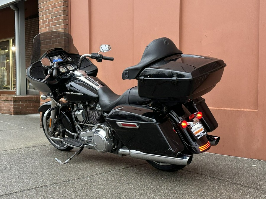 Harley-Davidson® Road Glide® Vivid Black