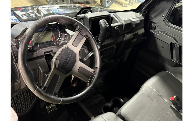 2026 Polaris Ranger Crew® XP 1000 NorthStar EditionTexas Edition (Shown with optional box extender.)