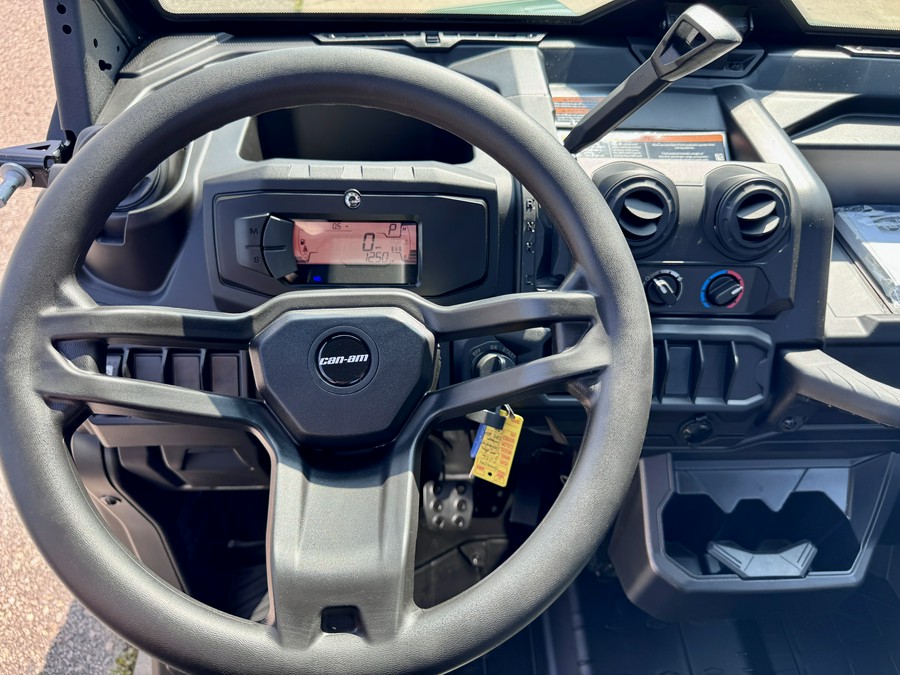 2026 Can-Am Defender DPS CAB HD9