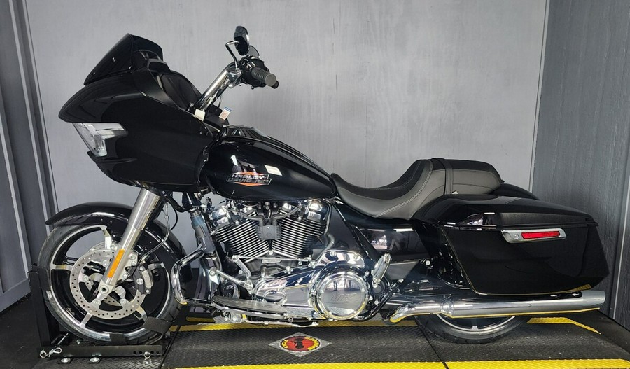 2024 Harley-Davidson Road Glide® FLTRX VIVID BLACK