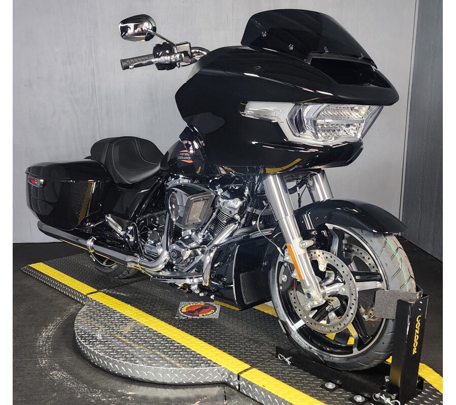 2024 Harley-Davidson Road Glide® FLTRX VIVID BLACK