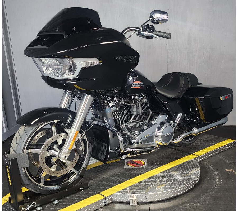 2024 Harley-Davidson Road Glide® FLTRX VIVID BLACK