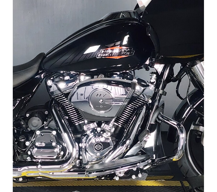 2024 Harley-Davidson Road Glide® FLTRX VIVID BLACK