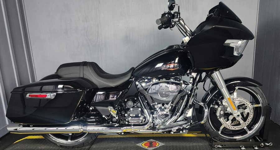 2024 Harley-Davidson Road Glide® FLTRX VIVID BLACK