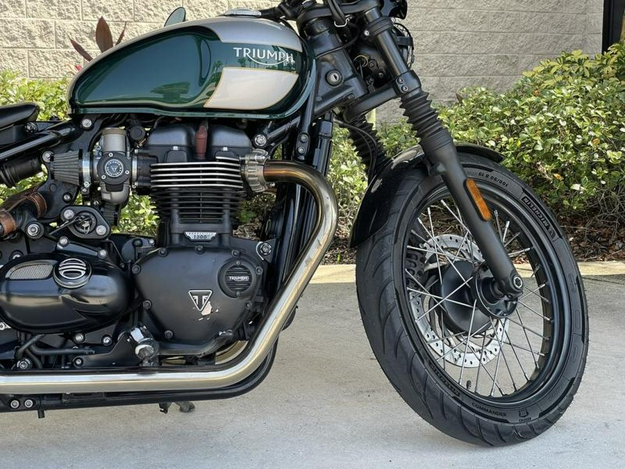 2017 Triumph Bonneville Bobber Competition Green / Frozen Silver