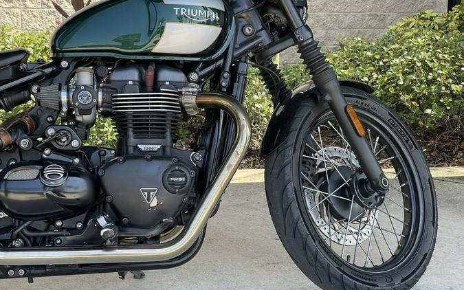 2017 Triumph Bonneville Bobber Competition Green / Frozen Silver