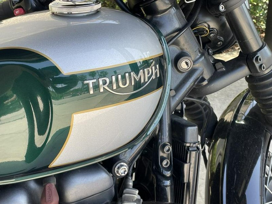 2017 Triumph Bonneville Bobber Competition Green / Frozen Silver