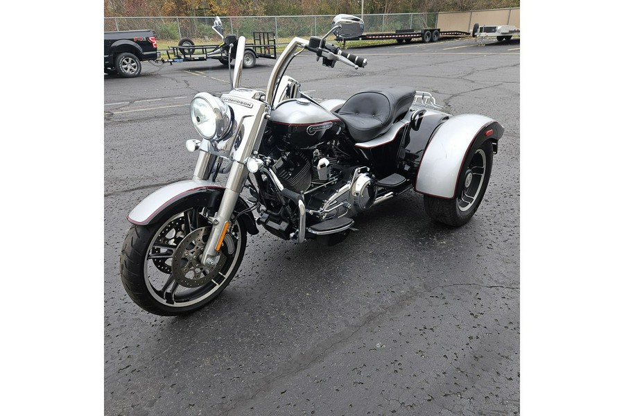2015 Harley-Davidson® FREEWHEELER
