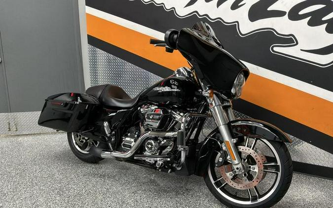 2017 Harley-Davidson® FLHX - Street Glide®