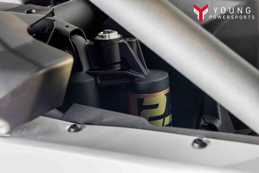 2025 Can-Am Maverick X3 MAX DS Turbo Fiery Red & Hyper Silver DS TURBO