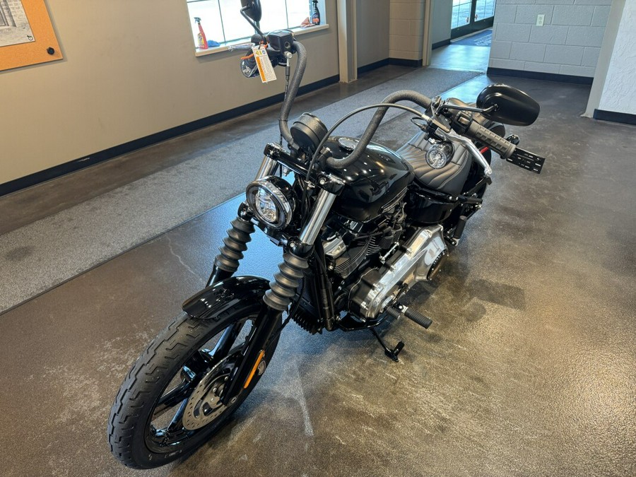 2025 Harley-Davidson® Street Bob® Vivid Black w/Cast Wheels