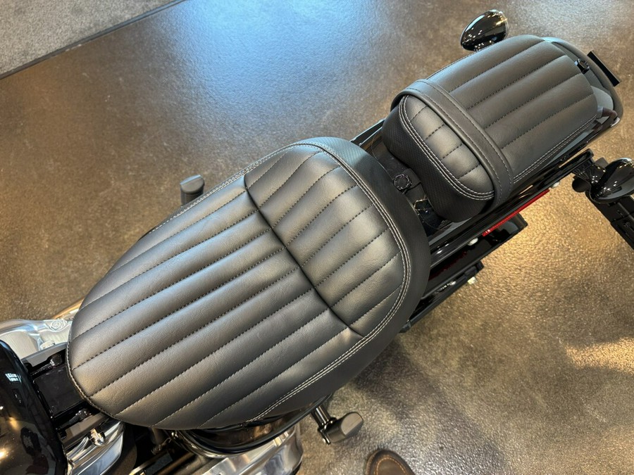 2025 Harley-Davidson® Street Bob® Vivid Black w/Cast Wheels
