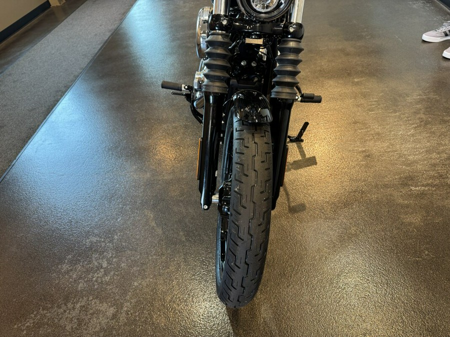 2025 Harley-Davidson® Street Bob® Vivid Black w/Cast Wheels