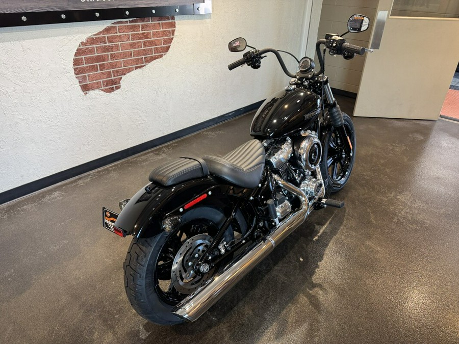 2025 Harley-Davidson® Street Bob® Vivid Black w/Cast Wheels