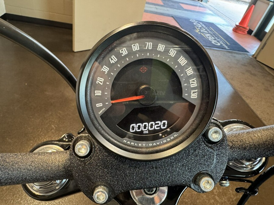 2025 Harley-Davidson® Street Bob® Vivid Black w/Cast Wheels