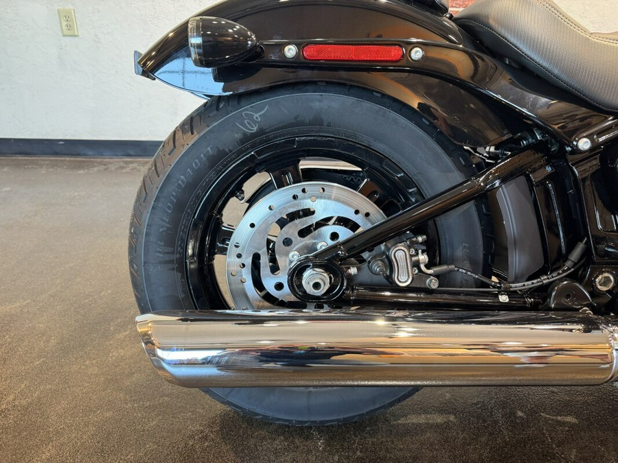 2025 Harley-Davidson® Street Bob® Vivid Black w/Cast Wheels