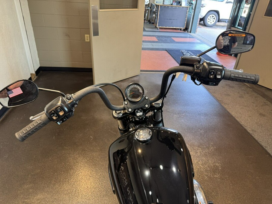 2025 Harley-Davidson® Street Bob® Vivid Black w/Cast Wheels