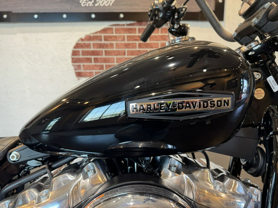 2025 Harley-Davidson® Street Bob® Vivid Black w/Cast Wheels