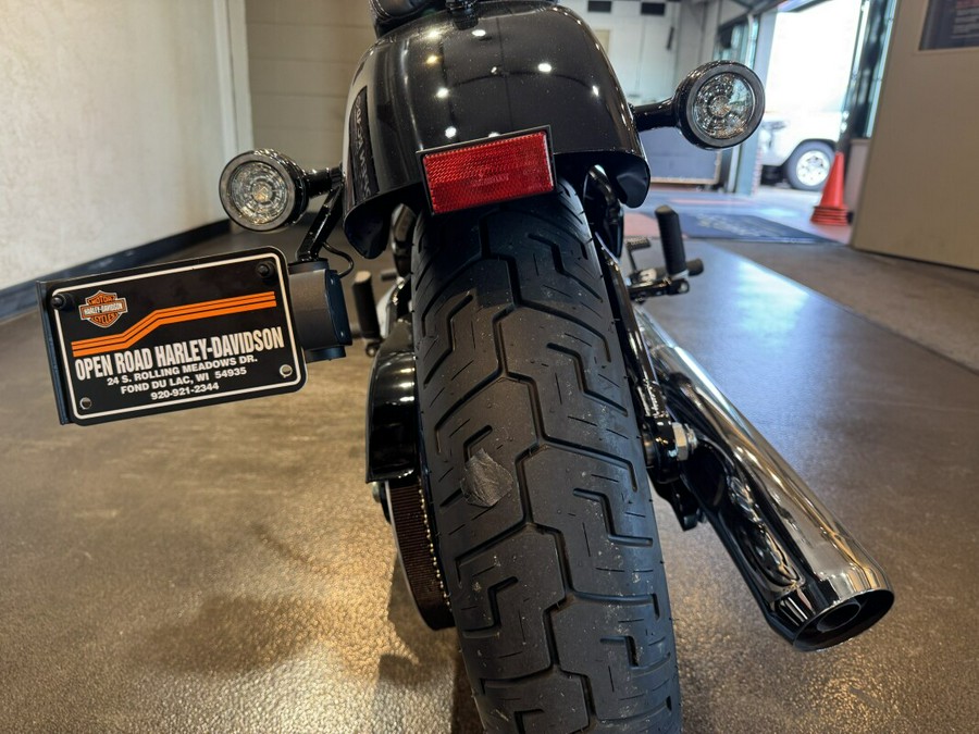 2025 Harley-Davidson® Street Bob® Vivid Black w/Cast Wheels
