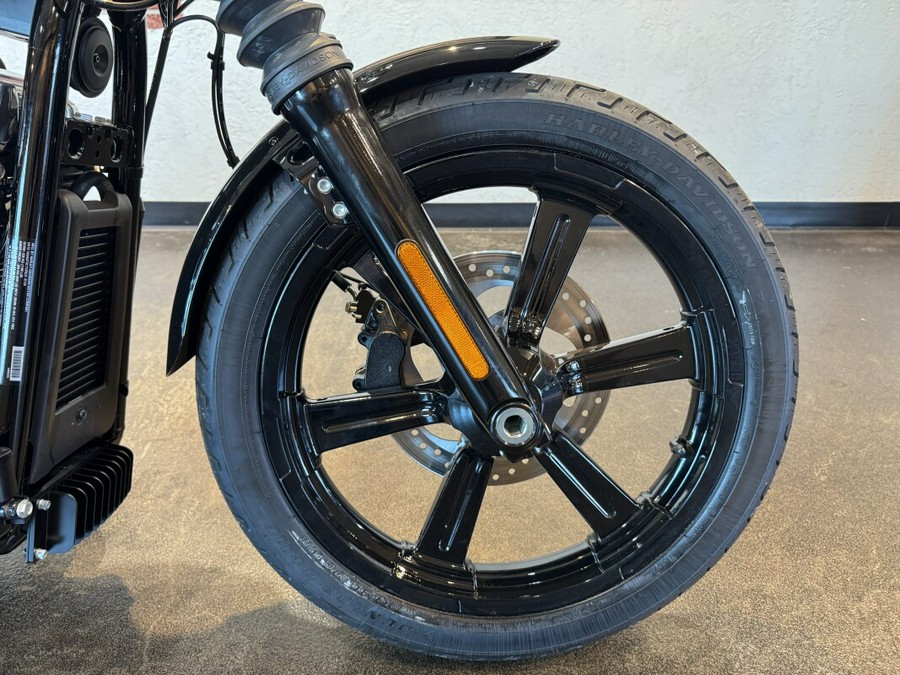 2025 Harley-Davidson® Street Bob® Vivid Black w/Cast Wheels