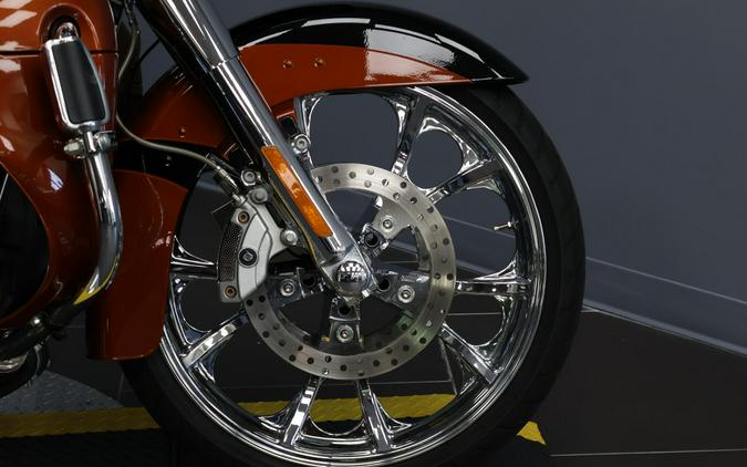 2015 Harley-Davidson® CVO™ Road Glide® Ultra Two-Tone Carbon Dust/Autumn Sunset