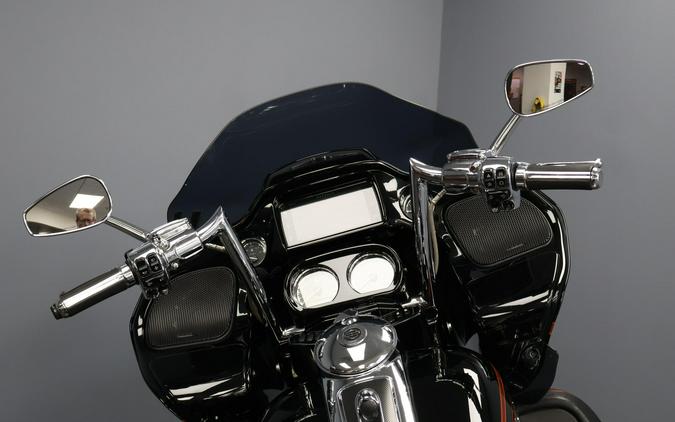 2015 Harley-Davidson® CVO™ Road Glide® Ultra Two-Tone Carbon Dust/Autumn Sunset